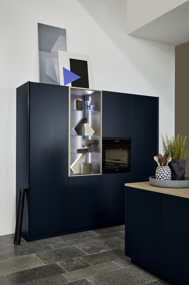 MANHATTAN - Natureiche edelmatt / SOFT LACK - Tiefblau