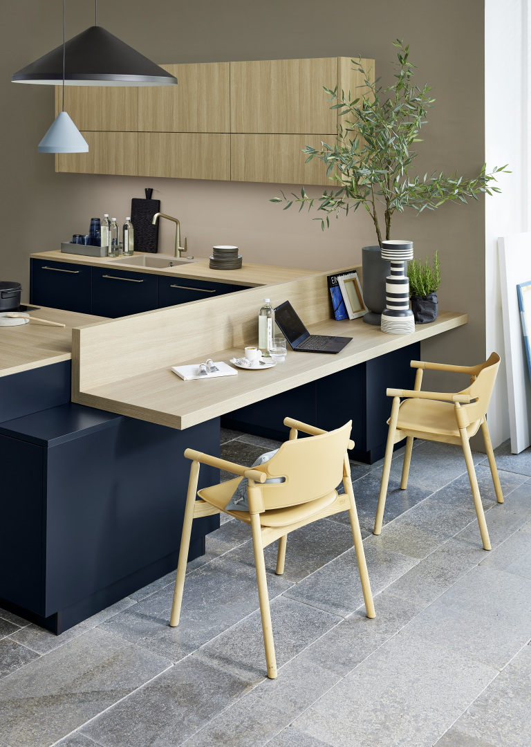 MANHATTAN - Natureiche edelmatt / SOFT LACK - Tiefblau