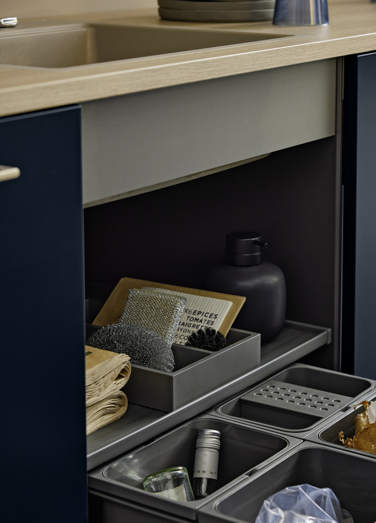 MANHATTAN - Natureiche edelmatt / SOFT LACK - Tiefblau